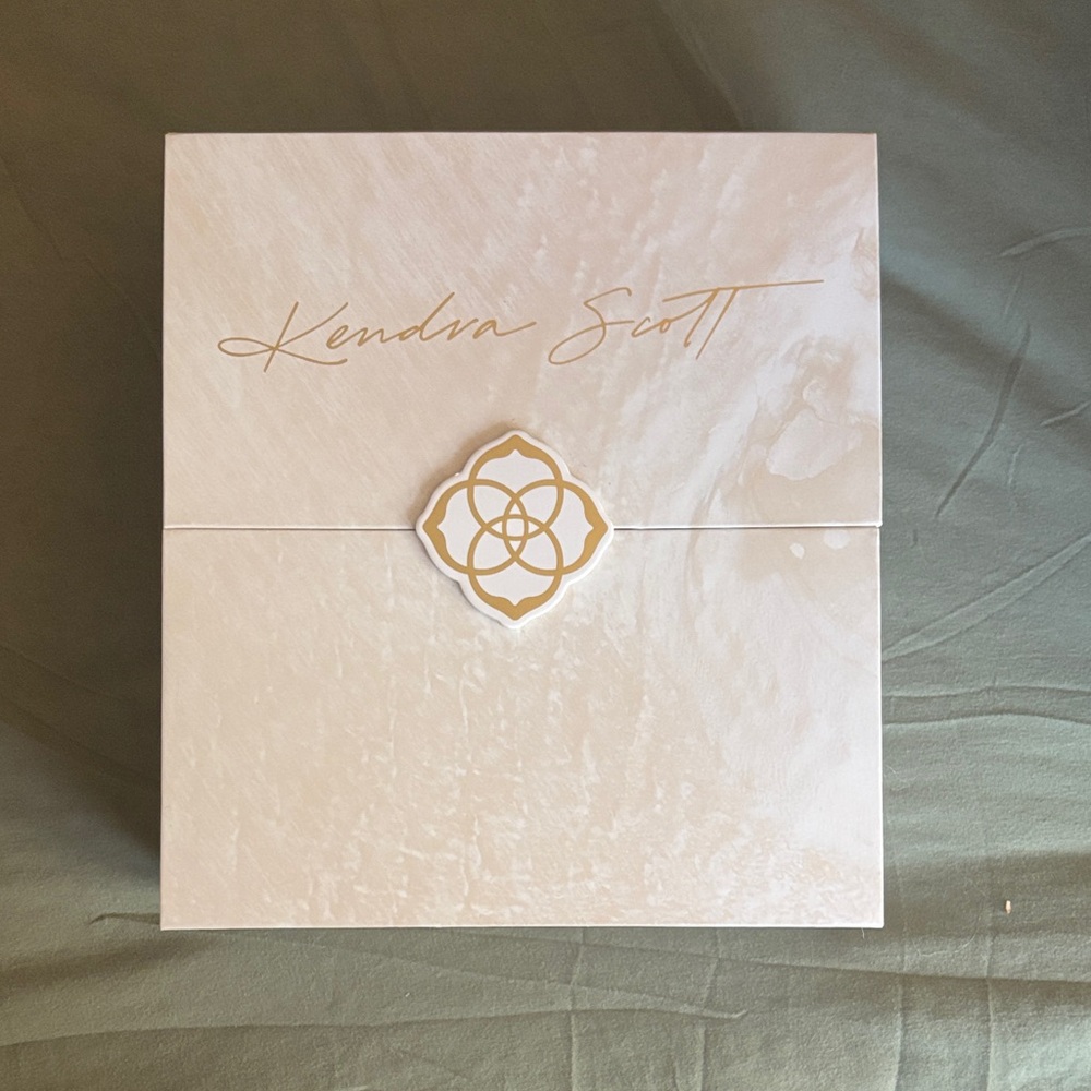 Kendra Scott Cream and Gold Jewelry Organizer